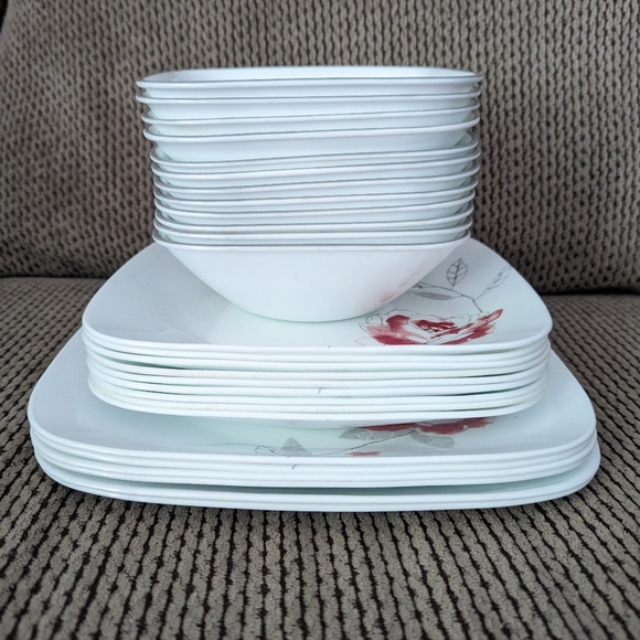 Corelle - Picture 2 of 2